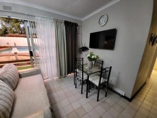 Villa Francisco Bed & Breakfast - Germiston - 9