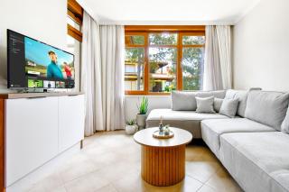 Santa Marina - Designer Apt with Sea View Terrace & Pools - 9