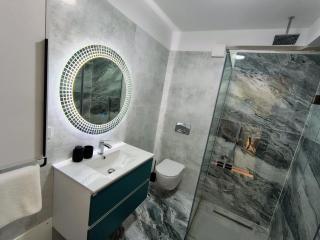 Studio Room 220 White Titanic - 3