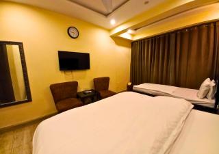 New Crown Palace Hotel - 1