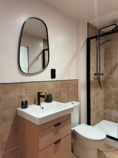 Deluxe King Room, Spa, Gym, Wellness Classes - Hayes - 2