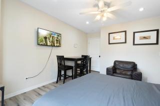 Private Suite with 1 queen and 1 twin bed close to Hwy 51 and MayoClinic in Phoenix, Arizona - 2