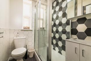 Stylish Apartment with Parking - Hull - 1