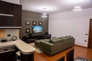 Classic villa-spacious city center free parking - Tirana - 9