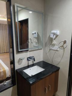 Hotel Raghukul Grand - Jāmb - 8