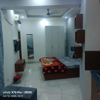 Epicurean luxury stay - Noida - 0