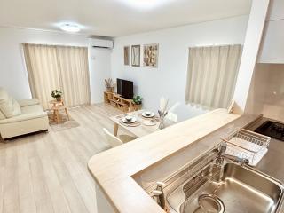 30-second walk to the sea! New house with a purple leaf! You can see the sea from every floor! There is also a children's playground and a baby crib! - Sunja - 5