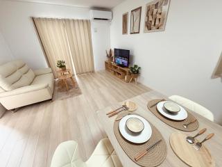 30-second walk to the sea! New house with a purple leaf! You can see the sea from every floor! There is also a children's playground and a baby crib! - Sunja - 4