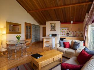 Surlingham Lodge Two Adjacent Cottages Sleeping 8 - Norwich - 1