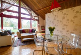 Surlingham Lodge Two Adjacent Cottages Sleeping 8 - Norwich - 0
