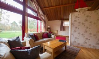 Surlingham Lodge Two Adjacent Cottages Sleeping 8 - Norwich - 4