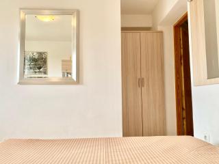 #1 Seaside Studios with Bathroom by Swell - 2