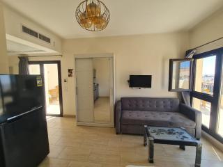 AlDau Heights Modern Studio with Terrace, Mountain & City View - Hurghada - 1
