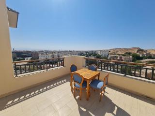 AlDau Heights Modern Studio with Terrace, Mountain & City View - Hurghada - 9