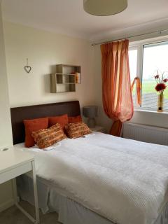 Carol's Place near Porthcawl, Margam Park, 3mins to M4 - Kenfig Hill - 8