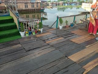 sunny group of houseboats - Jāmb - 0