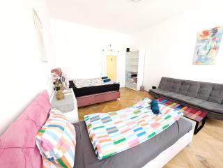 Cozy Rooms next to Lugner City - Wenen - 9