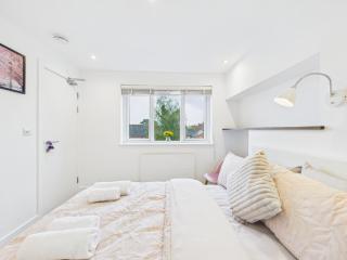 Central Reading 4 Bed 4 En Suite Home - 9