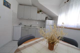 Simple Beach Apartment -no parking - Makarska - 8