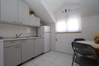 Simple Beach Apartment -no parking - Makarska - 7
