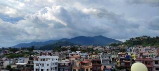 One room with two single beds with natural views - - 1