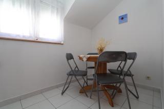 Simple Beach Apartment -no parking - Makarska - 3