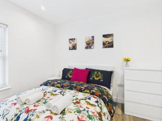 Central Reading 4 Bed 4 En Suite Home - 1