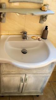 Artsy Wooden Cottage - 3