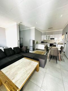 NJ SKY VILLA 92b - Windhoek - 7