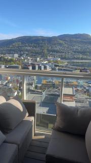 Cozy Modern Apartment with Stunning Views & Central Location - Bergen - 4