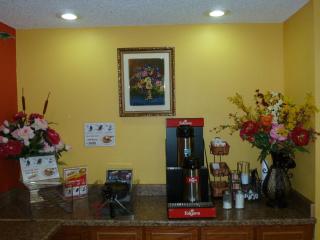 Redwood Inn - White Hall - 4
