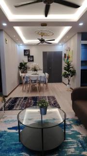 Homestay Rifhan D Tasik Biru Kundang, Gamuda Garden - Rawang - 2