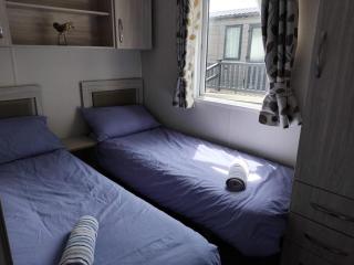 Comfortable, Cosy caravan - - 3