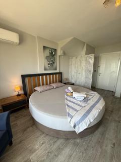 Entire 3-Story Seaside Villa, Sea View with Garden - Ayvalık - 7