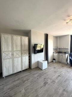 Entire 3-Story Seaside Villa, Sea View with Garden - Ayvalık - 6