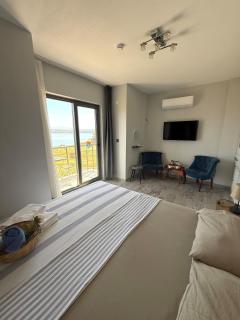 Entire 3-Story Seaside Villa, Sea View with Garden - Ayvalık - 5