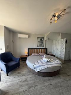 Entire 3-Story Seaside Villa, Sea View with Garden - Ayvalık - 2