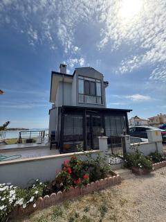 Entire 3-Story Seaside Villa, Sea View with Garden - Ayvalık - 1
