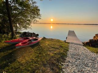 Beachfront Cottage in Prince Edward County - - 0