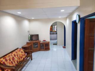 Homestay Jalan SriBayu 3 - - 5