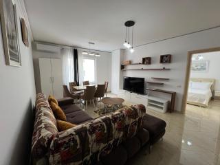 Iona Apartment Golem 1 - 8