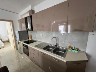 Iona Apartment Golem 1 - 4