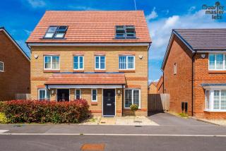 3 Bedroom House with Parking that Sleeps 6 - 8