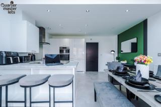 3 Bedroom House with Parking that Sleeps 6 - Garden City - 2