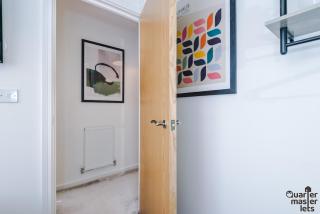 3 Bedroom House with Parking that Sleeps 6 - 1