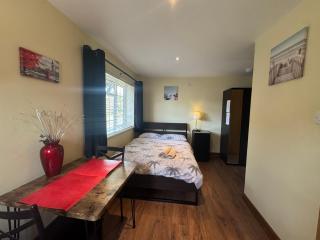 Studio-1-Staines/Heathrow/London-own entrance - Staines - 3