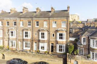4 bed town house with views of Clifford & River Ouse - York - 3