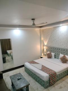 Hotel Roomsity Inn mahipalpur near IG - 4