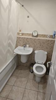 Cosy three bedroom spacious house with parking and Wi-Fi for 7guests - Bolton - 9