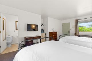 KC's Corner Motel - East Springfield - 3